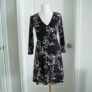 Donna Morgan Black & White Long Sleeve Dress V-Neck Long Sleeve Fit & Flare sz 4